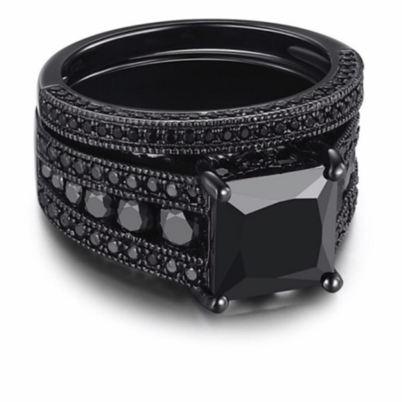 New Elegant 18k Gold Filled Black Diamond Ring - Picture 7 of 9